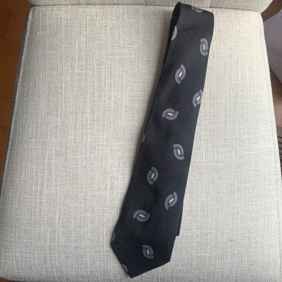 Giorgio Armani Silk Tie Made in Italy Black with Grey pattern - Picture 5 of 15